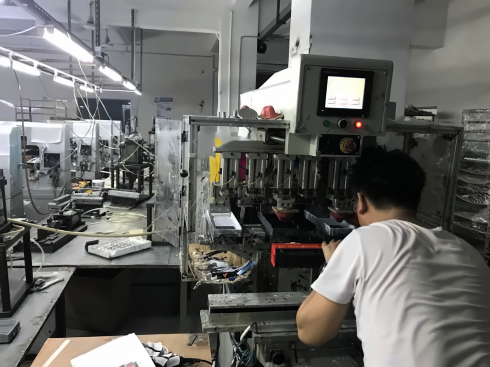 Programmable pad-printing machine in operation